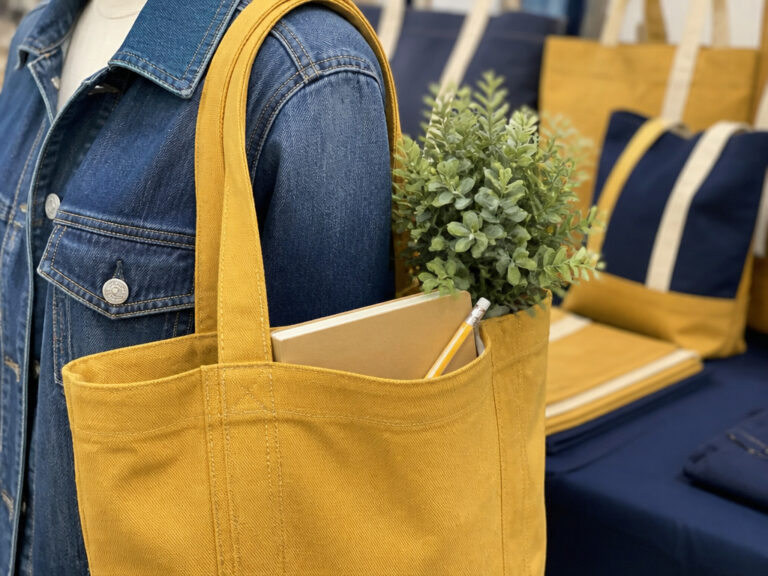 How to Display Tote Bags at a Craft Show: A Seller’s Guide