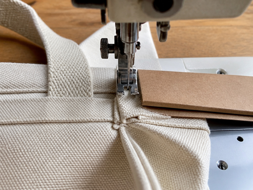 Using a hump jumper for sewing thick tote bag fabric seams